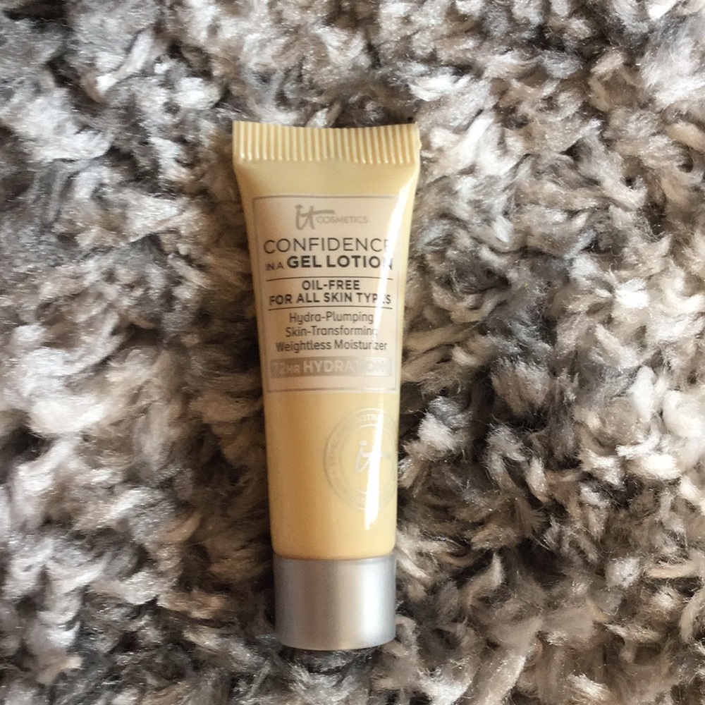 3/$15 it Cosmetics Confidence in a Gel Lotion